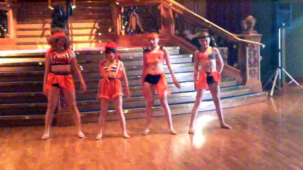 Mackenzie, Maddie, Kendall and Kalani preform "Stomp The Yard" at Aldc meet and greet in Ireland