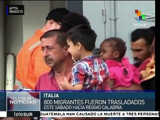 Unos 800 migrantes desembarcan en un puerto al sur de Italia