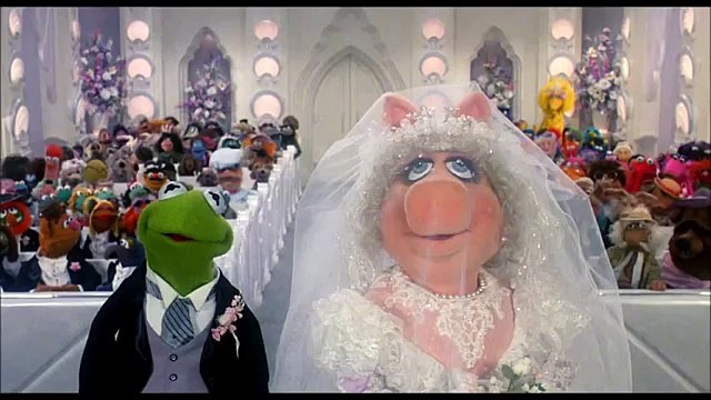 Kermit the frog has a love Child. Miss Piggy Breakup and reaction. BREAKING NEWS The Muppets