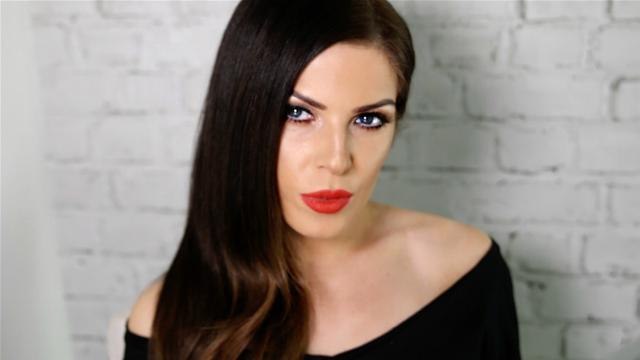 Make Me Up: Adriana Lima's Super Red Lip Cannes Makeup