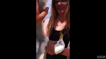 Une fille attrape un goéland