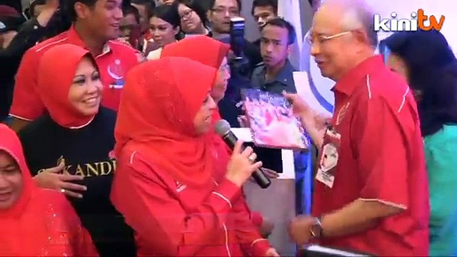 Umno 'heroines' to defend Najib, Muhyiddin