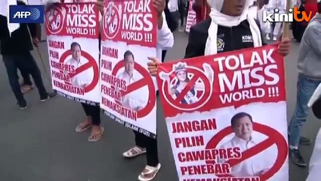 Indonesian Muslim pageant challenges Western beauty contests