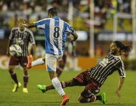 Mesmo com R10, Fluminense perde para o Avaí