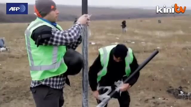 Documents from crashed MH17 flight handed to investigators