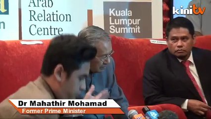 Dr M: Hard to differentiate men and women, they all wear pants