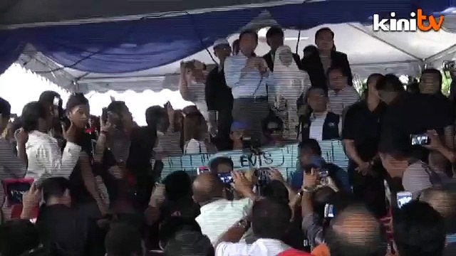 Kes UM8: Jangan apa-apakan anak kita, kata Anwar