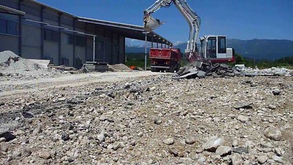 Loading ashalt on Actros 3346 lorry whit Takeuchi TB1140