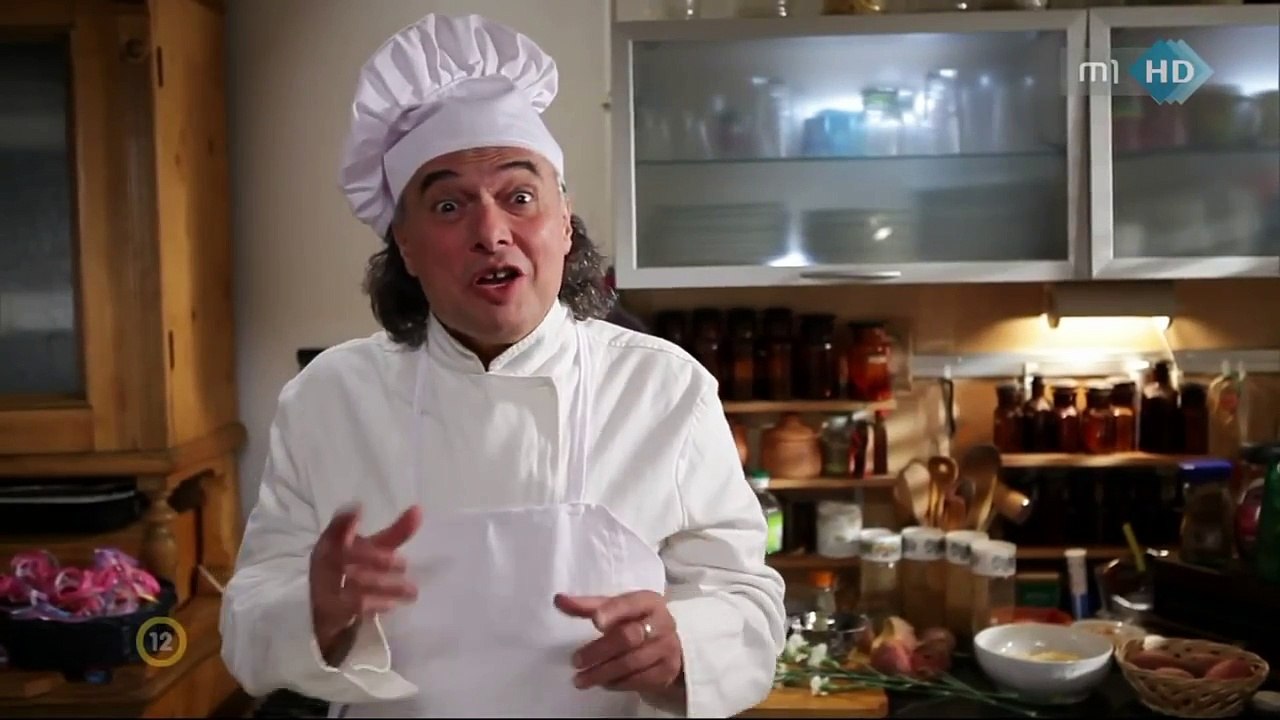 Újévi töltött malacpersely, tejfölös szerpentinágyon (L'art pour l'art Társulat)