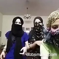 لڑکیوں کی عجیب حرکتیں دیکھیں ۔۔۔ یہ کیا کرنا چاہ رہی ہین ؟؟