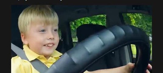 3 yaşında taksi şoförü oldu