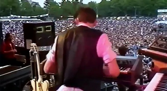 Simple Minds - Someone Somewhere (In Summertime) Live 83' High Quality ! Remastered HQ