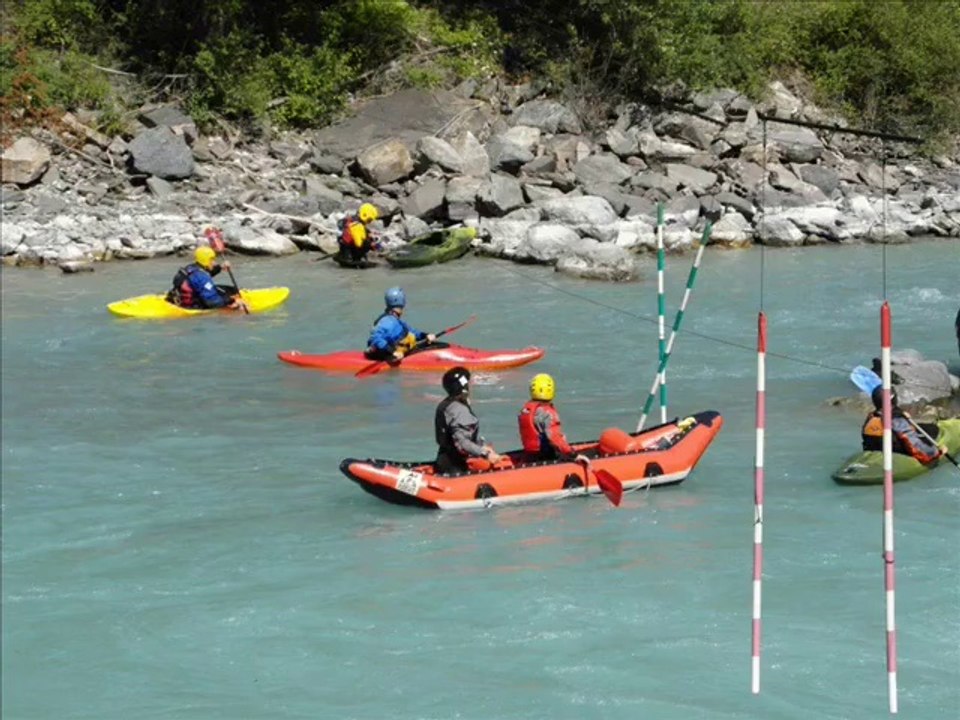 DURANCE CANOE KAYAK. SAINT CLEMENT SUR DURANCE (HAUTES ALPES, FRANCIA)
