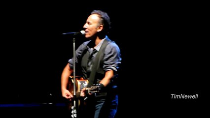 Bruce Springsteen (HD 1080) Who'll Stop The Rain - Chicago 2012-09-08 - Wrigley Field