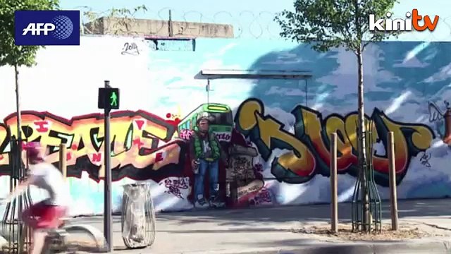 Paris graffiti: street art or vandalism?