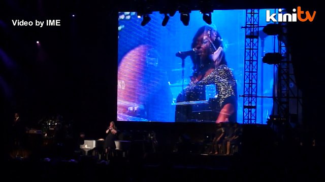 Malaysian fans get a taste of Mariah Carey live