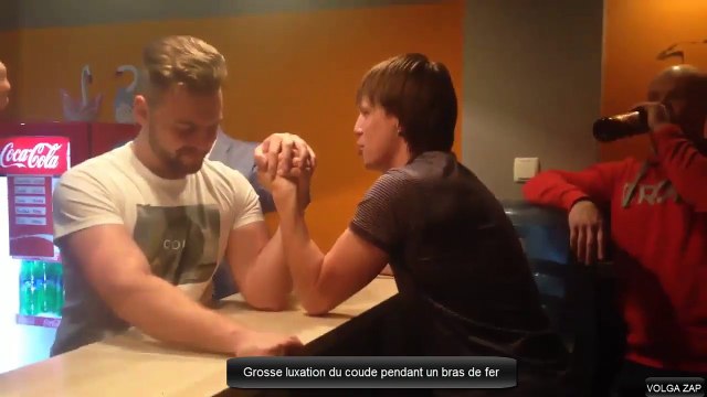 Grosse luxation du coude pendant un bras de fer