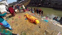 Public Cremation in Kathmandu - Singles in Paradise trip