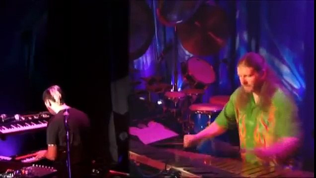 Dweezil Zappa plays Peaches en Regalia by Frank Zappa