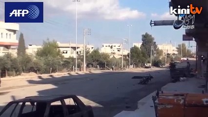 A video shows IS jihadistsin the centre of Kobane