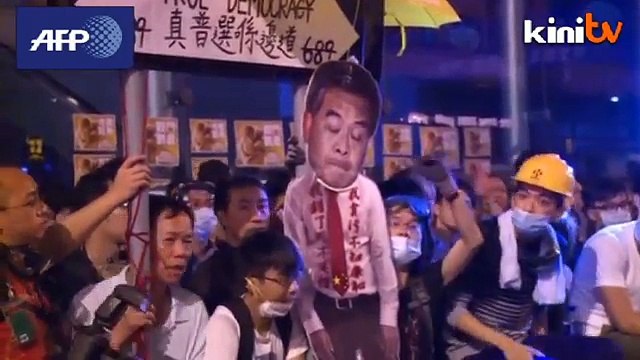 HK police leave protesters injured in baton charges