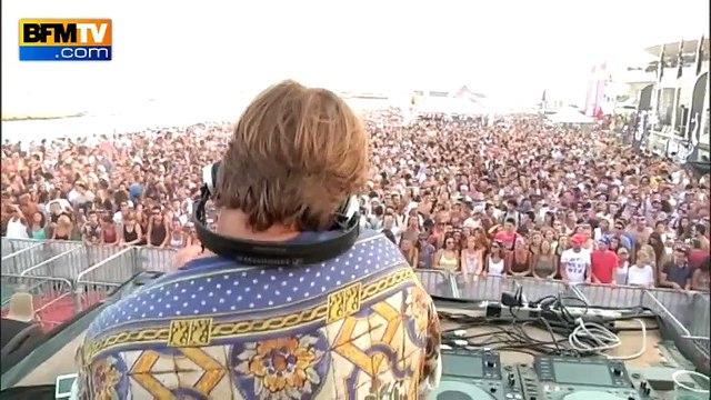 The Avener fait danser sur Les Plages électroniques de Cannes