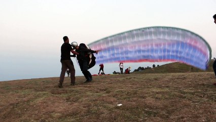 Mesut yavuz yamaç paraşütü ucuş 2