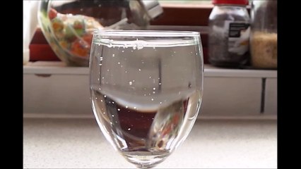 120fps - pouring Water in a glass in Slowmotion - Galaxy Camera