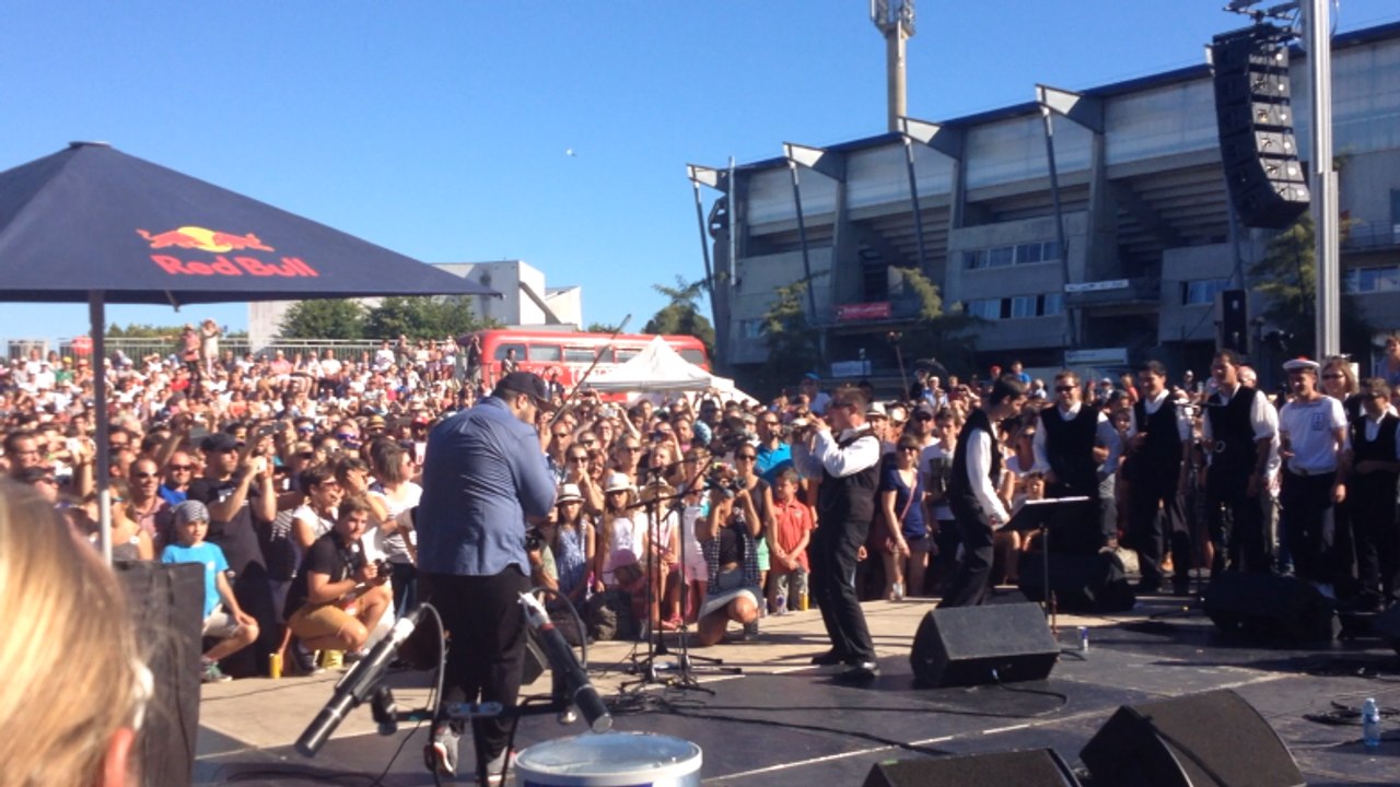Le Red Bull Boom Bus électrise Lorient