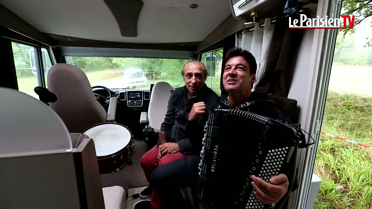 Le duo Didier Dulieux et Eric Boccalini les pieds au plancher dans  notre camping-car