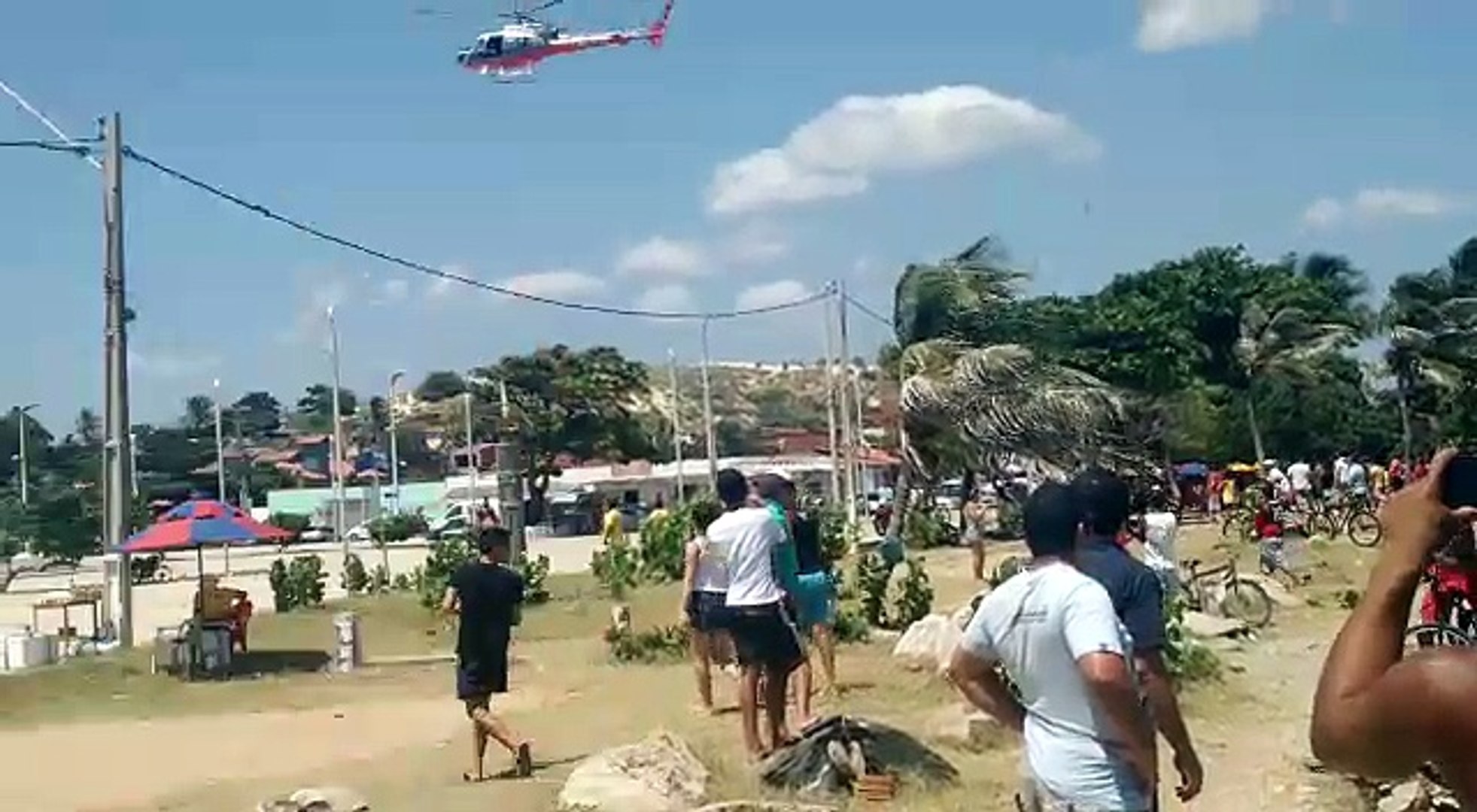 Helicóptero sobrevoa o Rio Ceará