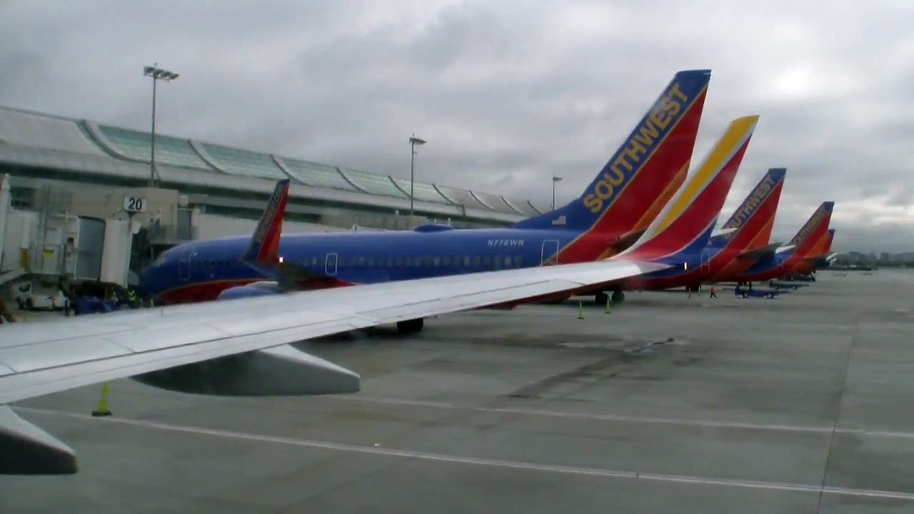 Southwest Airlines B737 (*New Livery*) pushback, takeoff at San Jose (SJC)