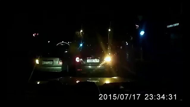 Водитель врезался в сотрудников полиции - Прикол/the driver crashed into a police car