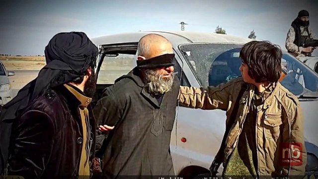 Elderly Man Executed in the Street by ISIS for Alleged Witchcraft