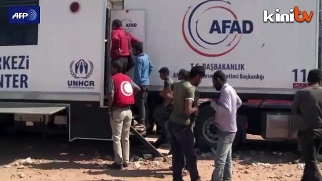 IS battles for key border town, Turkey approves military action