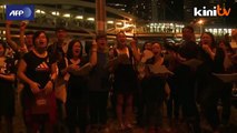 Hong Kong protestors dig in