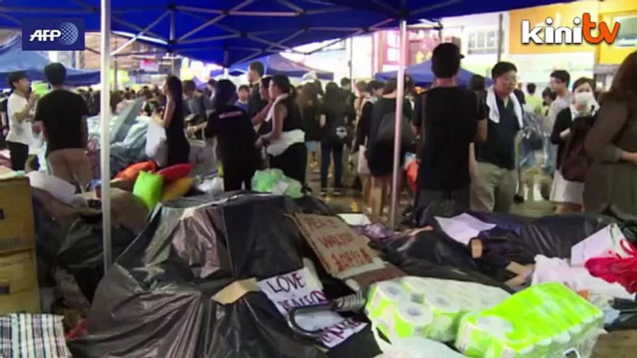 Thousands of protesters paralyse HK  under heavy rain