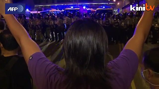 Polis Hong Kong tembak gas pemedih mata