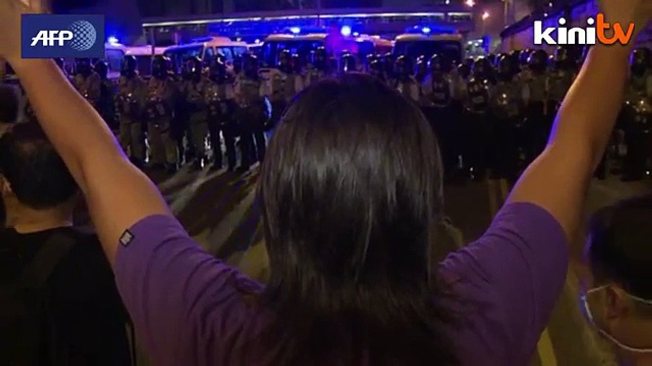 Polis Hong Kong tembak gas pemedih mata