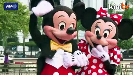 Mickey and Minnie at Myanmar's pagoda