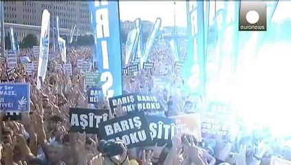 Multitudinaria manifestación por la paz en Estambul