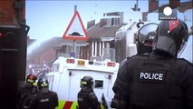 Irlanda del Nord: polizia disperde un corteo repubblicano