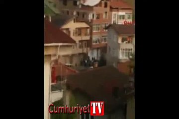 ABD Konsolosluğu'na saldıranan kadının evden çıkarılma görüntüsü