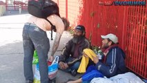Ajudando Moradores de Rua (Helping The Homeless)