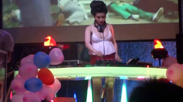 DJ Yêu Nữ - Khoe Vếu cực căng ,quẫy cực xung tại Window Binh Dương