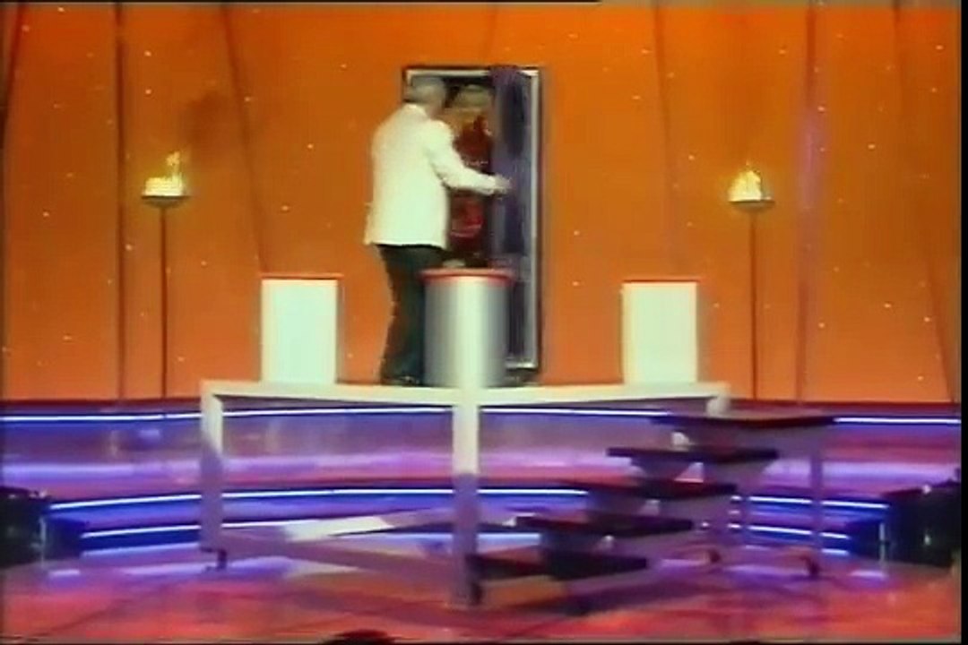 Paul Daniels Magic Show(1995): Geometrix Illusion