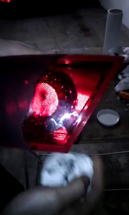 Seat Leon FR 1P1 TDI Common Rail - Rimozione PlastiDip da Fanale Posteriore