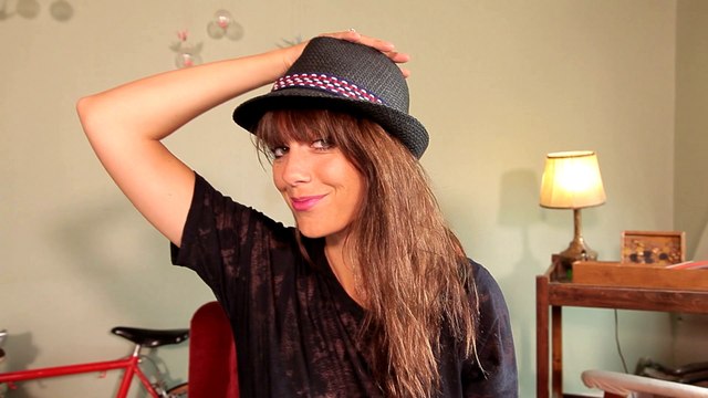 Dance and Tricot : customiser un chapeau en paille