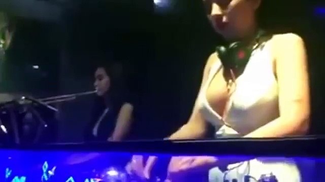 DJ Kiều Max - Cận cảnh màn rung vếu cực khủng cực phê