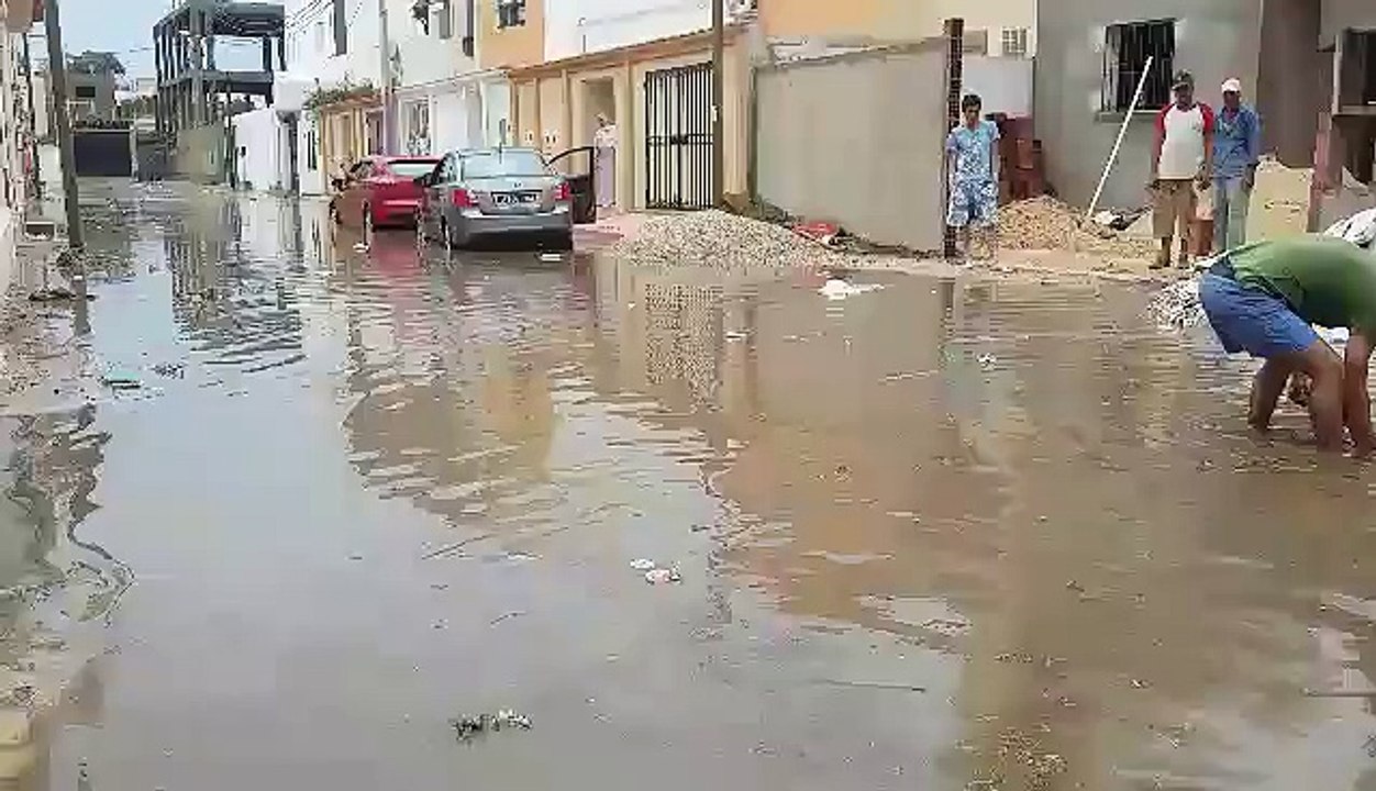 شوفو الحالة في حي الإنطلاقة بعد نزول الأمطار !!!! ربي معاهم